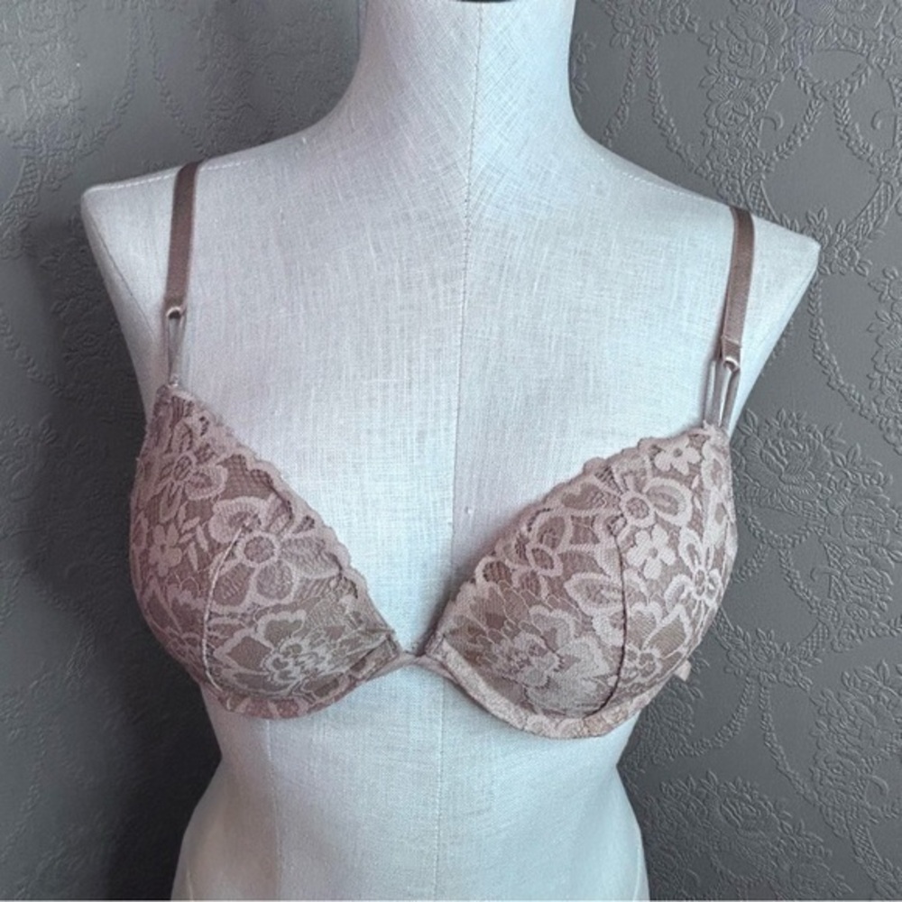 Victorias Secret push-up bra 34B lacrosse underwire very good condition